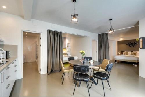 Modern and eclectic 3BD duplex in Le Marais!