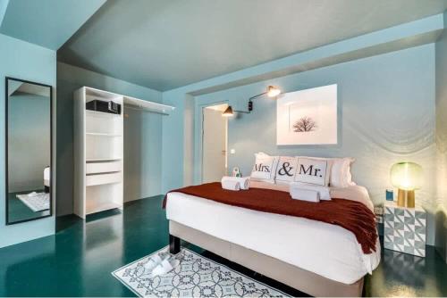 Modern and bright 2BD for 11 guests in Le Marais!