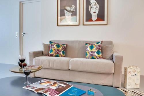 Modern and bright 2BD for 11 guests in Le Marais!