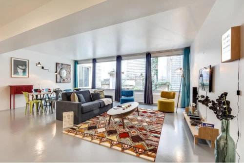 Modern and huge 3BD for 11 guests in Le Marais!