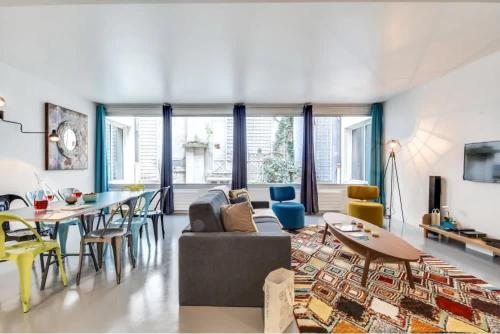 Modern and huge 3BD for 10 guests in Le Marais!