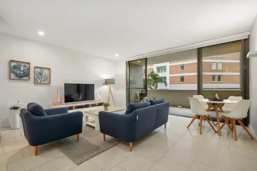 Modern Apartment Just Footsteps to the Beach picture