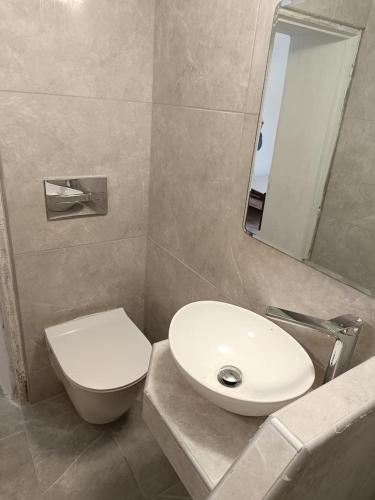 Ένα μπάνιο στο Marcos Rooms