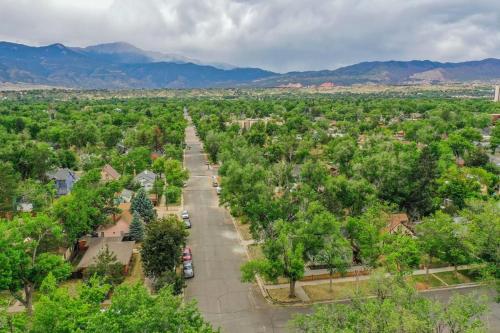 an overhead view of a street in a city with trees at Del Norte Cottage - Downtown King BBQ Fire Pit in Colorado Springs