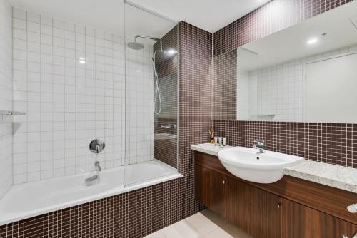 Central Southbank 1-Bed Apartment tesisinde bir banyo