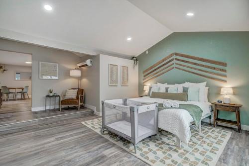 a bedroom with a large bed with a wooden headboard at Institute Charm - Near Hotspots King Sleek Studio in Colorado Springs