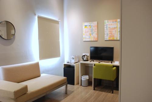 TV a/nebo společenská místnost v ubytování Hotel San Lorenzo Boutique