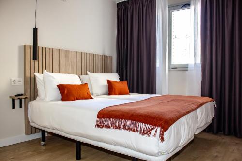 En eller flere senge i et værelse på Apartamentos Tudanca Miranda