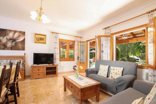 Villa Font Campo - Mar , Lovely villa with heated pool