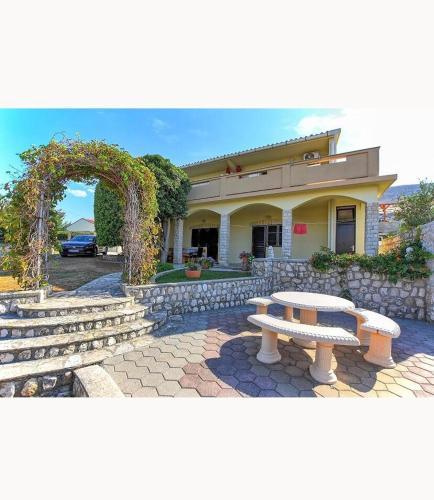 Krznar - Stari grad Pag