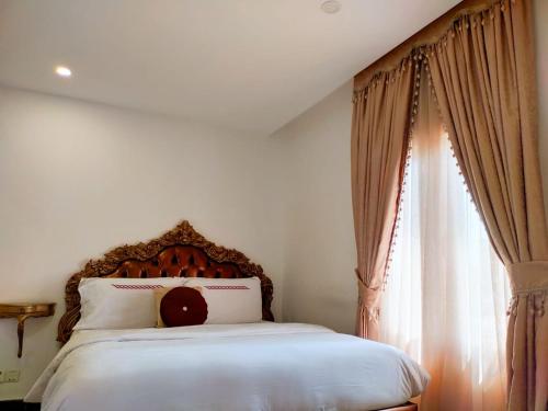 Llit o llits en una habitació de Catherin villa hotel