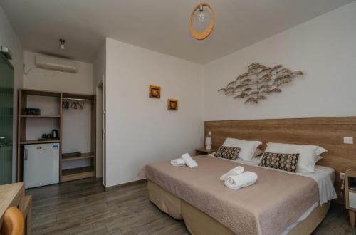 a bedroom with a bed with towels on it at Arhontou in Apollonia