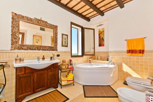 a bathroom with two sinks and a tub and a toilet at Villa Claudia in Castelvetrano Selinunte