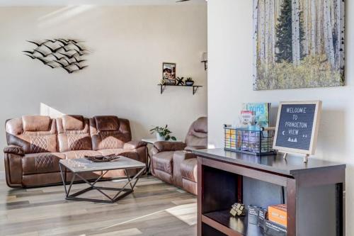 Posezení v ubytování Princeton View - Posh Downtown King Workspace