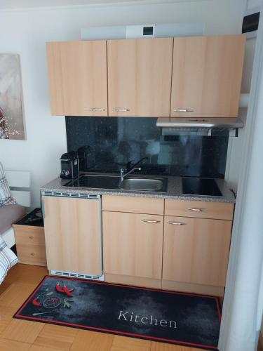 Joli studio avec terrasse et vue EXCLUSIVEMENT POUR NON FUMEURS tesisinde mutfak veya mini mutfak