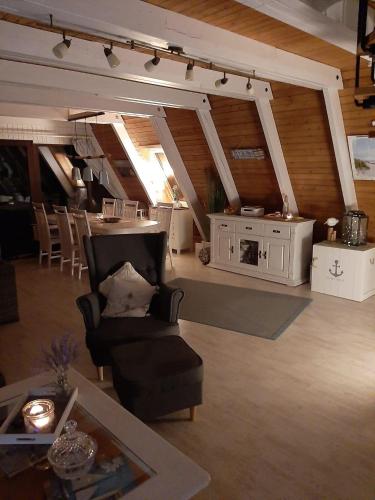 a living room with a chair and a table at Zum-Piraten in Damp