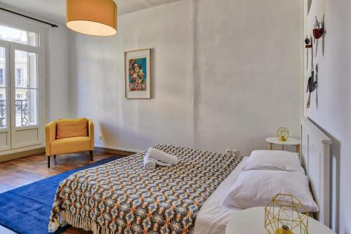 En eller flere senge i et værelse på NOCNOC - Le Balcon de Colbert