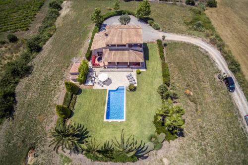 Bazén v ubytování Villa Guillona by Sealand Villas nebo v jeho okolí