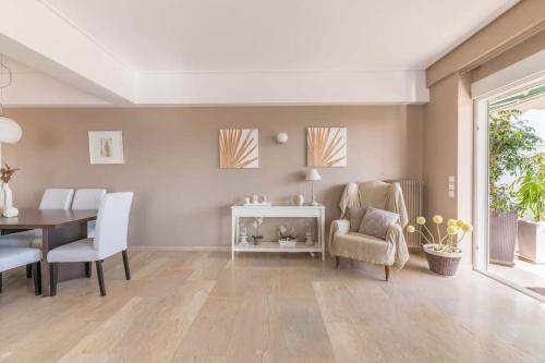a dining room with a table and chairs and a dining room at The HostMaster Beachside Retreat in Vari