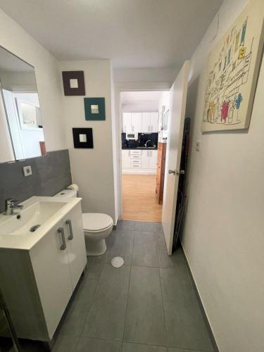 a bathroom with a white toilet and a sink at Estudio Edificio Almirante in Mijas Costa