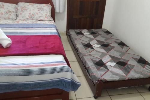 a bedroom with a bed and a small bedskirts at Penedo - Quitinete para temporada in Itatiaia