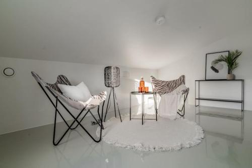 Postel nebo postele na pokoji v ubytování Kotimaailma - Furnished Apartment in Vantaa with key code