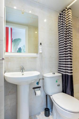 Ванная комната в Smartr Madrid Gran Via 47