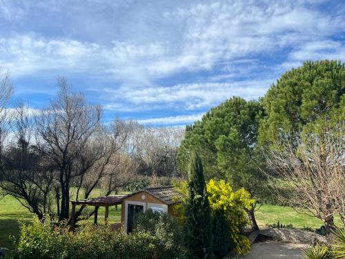Κήπος έξω από το Les Jardins du Soleil