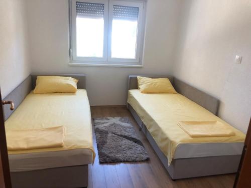 Lina Apartment tesisinde bir odada yatak veya yataklar