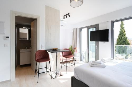 Velvet Luxury Studios near the City Center by BiNoBi!