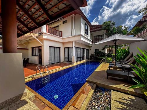 Beautiful 3-Bed Villa in Cherngtalay Thalang, hotel in Layan Beach