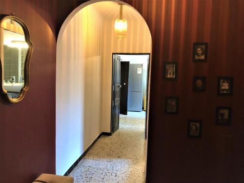 a hallway with an archway leading to a bathroom at Appartement Casa Niculetta in Ajaccio