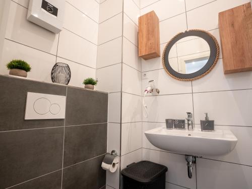 a bathroom with a sink and a mirror at SR24-Stillvolles gemütliches Apartment 3 in Recklinghausen in Recklinghausen