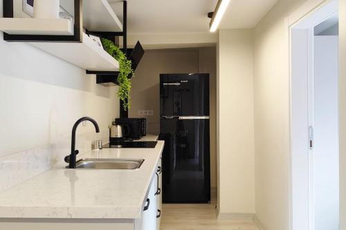 Ett kök eller pentry på Luxury Cozy Flat in Ortakoy daire 11