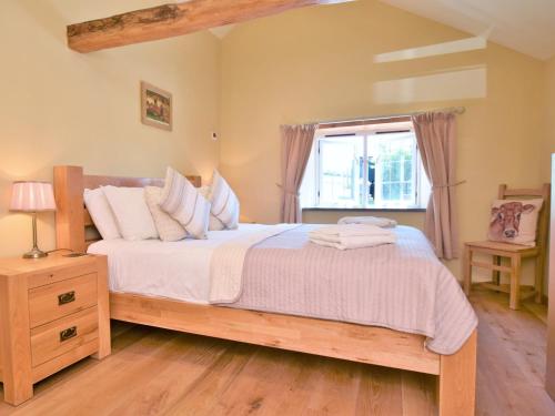 a bedroom with a large bed and a window at 2 Bed in Croyde GCOWS in Marwood