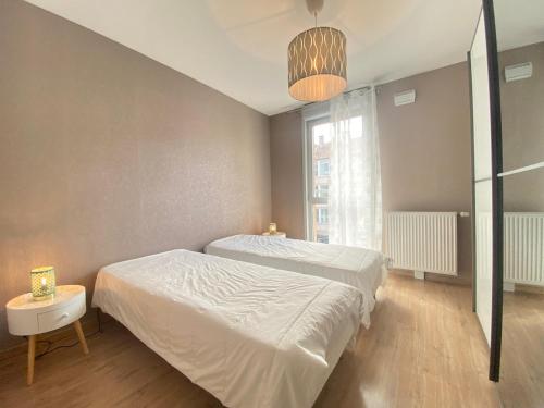 A bed or beds in a room at Appartement Annecy, 3 pièces, 4 personnes - FR-1-432-11