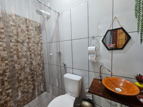 a bathroom with a toilet and a wooden sink at Pousada Vipayu perto da Orla de Alter a apenas 50 metros da praia in Alter do Chao