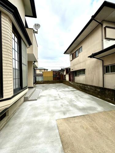 an empty parking lot between two buildings at Stayinn Itoshima - Vacation Rental in Itoshima