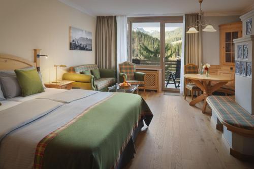 Postel nebo postele na pokoji v ubytování Arabella Alpenhotel am Spitzingsee, a Tribute Portfolio Hotel