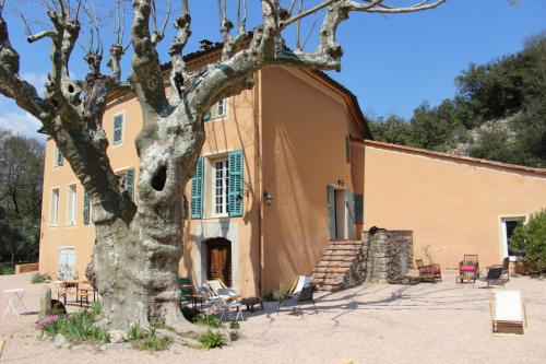 Paradou de saint Joseph Bastide provençale piscine
