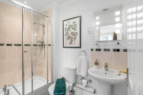 Koupelna v ubytování Seven Space Central Town House with Parking