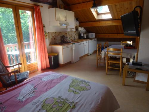 Charmant 2 Pièces + Coin Montagne - Parking Privé, WiFi, Proche Pistes - FR-1-762-31
