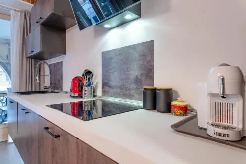 Suite & Queen Apartments by Toh Solution photo 45