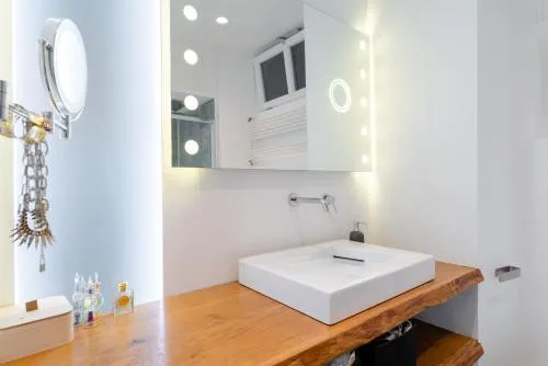 Suite & Queen Apartments by Toh Solution photo 70