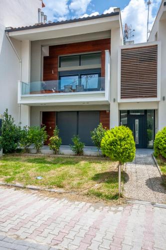 Aleksia seaside deluxe apartment