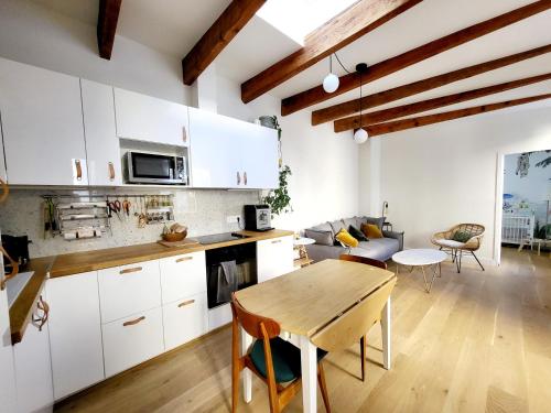 Kuhinja oz. manjša kuhinja v nastanitvi Charming 2 bedrooms flat, Paris 17ème Batignolles district