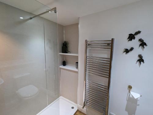 Bilik mandi di Swan Cottage
