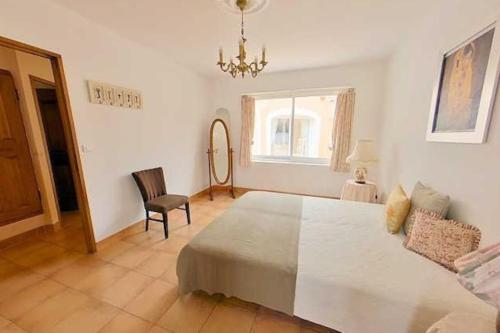 Photo de la galerie de l'établissement Soleil - Large Villa with Pool & Garden near Pezenas, à Nézignan-lʼÉvêque