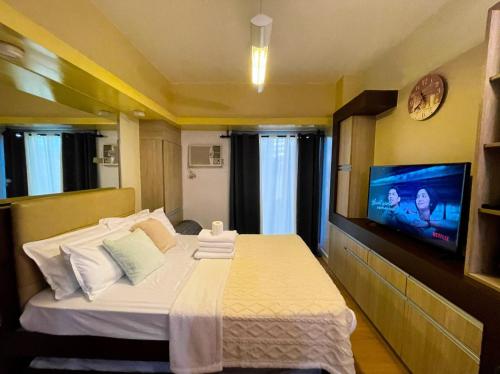 Μια τηλεόραση ή/και κέντρο ψυχαγωγίας στο Condo near US Embassy and St Lukes Ermita