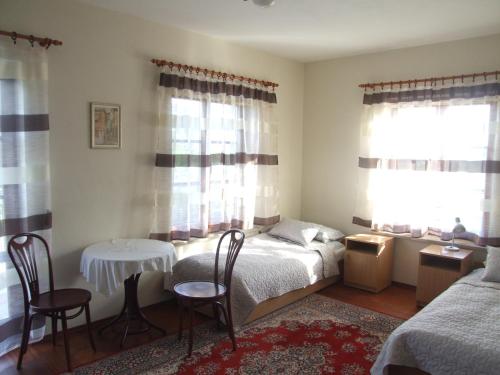 מיטה או מיטות בחדר ב-Winnica Avra
